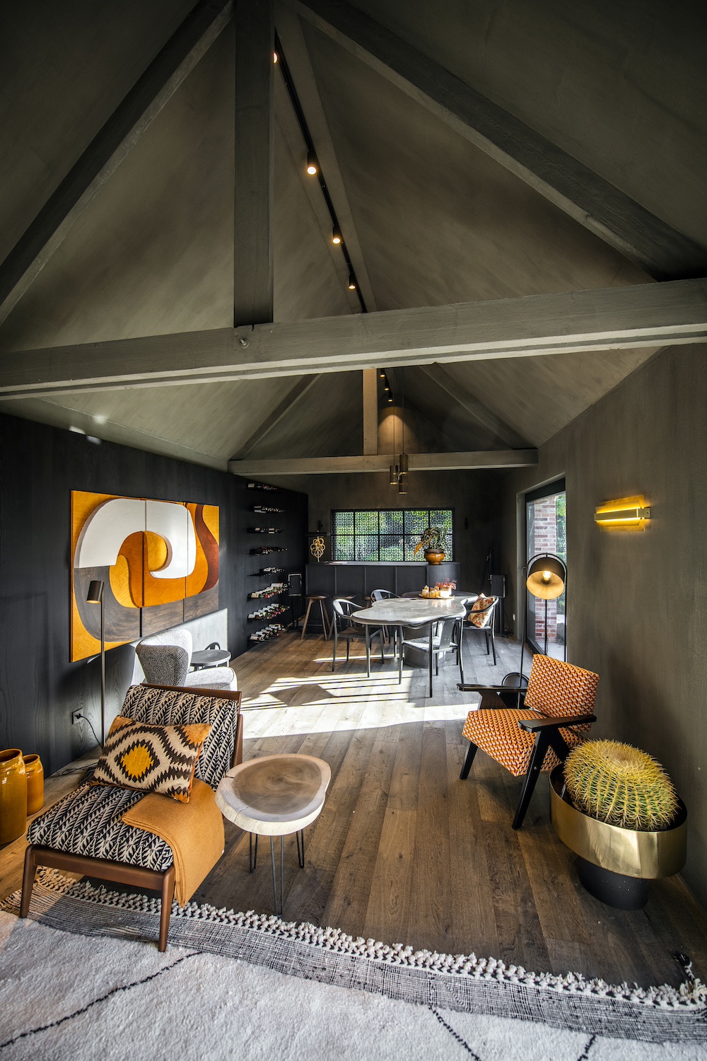 Totaal renovatie living woning balken hout
